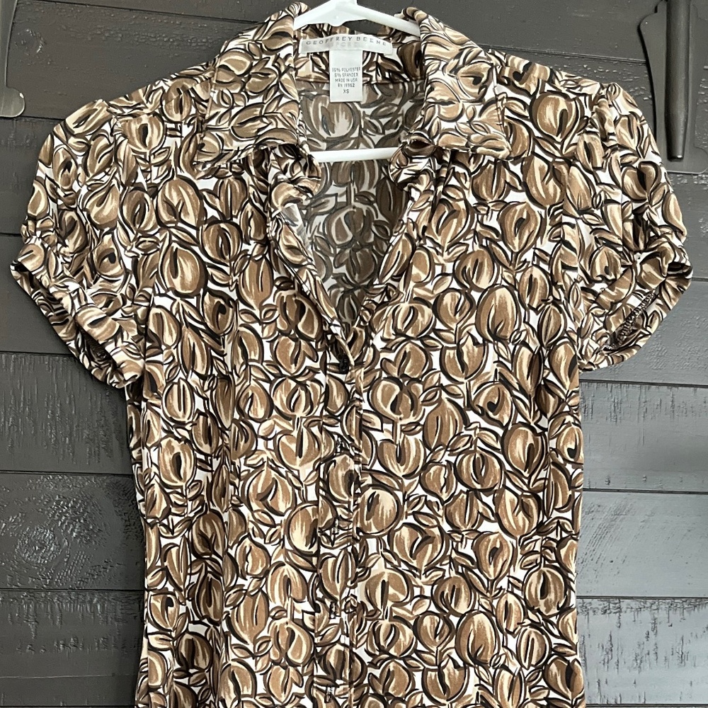 Geoffrey Beene Sport Women's Short Sleeve Button Front Printed Blouse